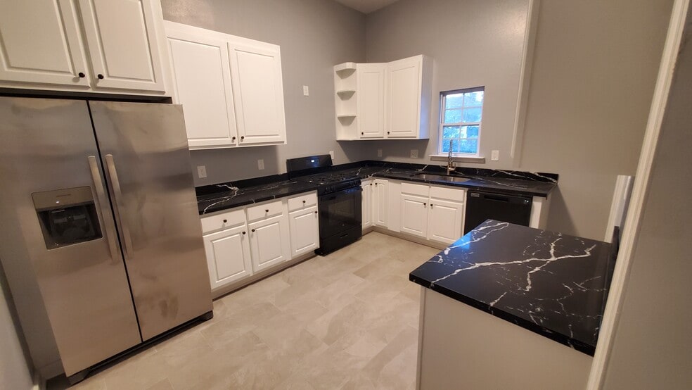 Kitchen - 2027 General Taylor St