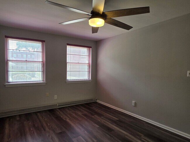 Building Photo - 13773 Cedar Rd