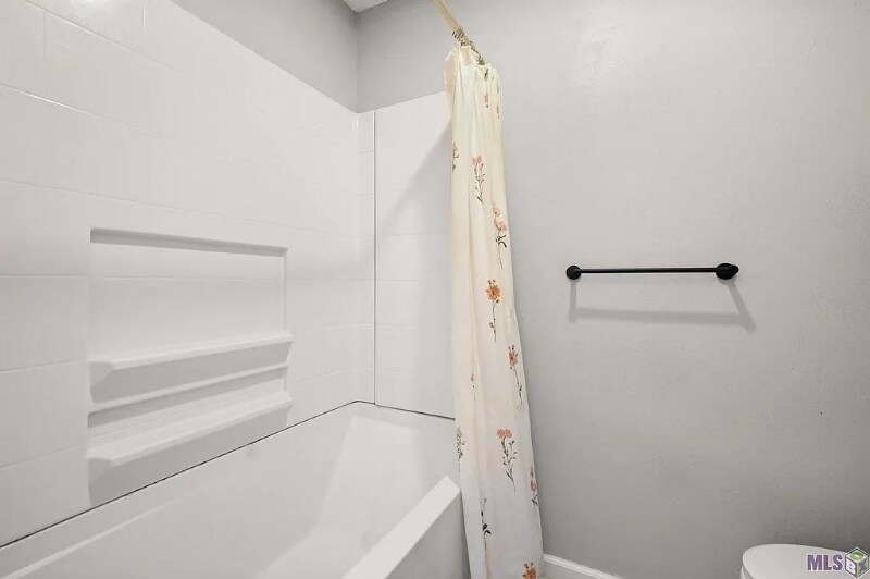 Building Photo - 5207 Cumberland Cove Dr