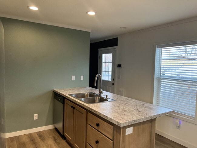 Building Photo - 1416 Huntley