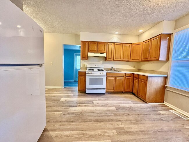 Building Photo - 919 S Logan St