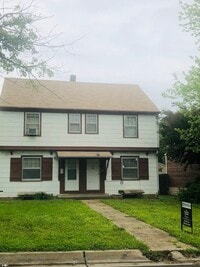 Building Photo - Spacious 2 Bedroom Home Great Location