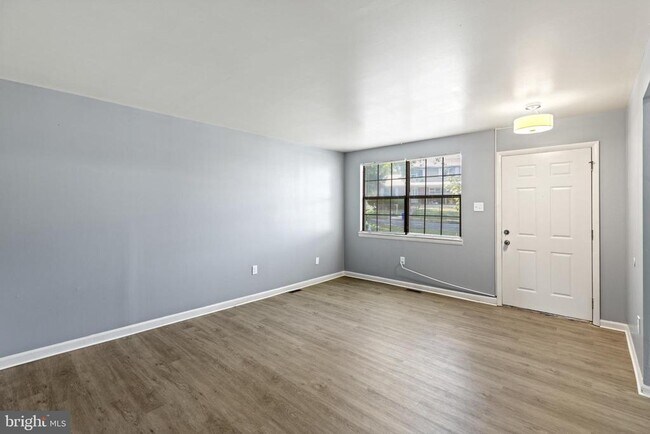 Building Photo - 348 Woodlawn Terrace