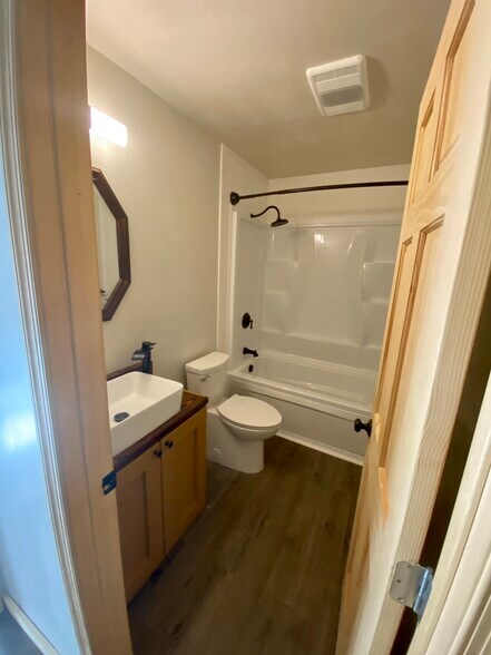 Building Photo - 10510 Cadosia Rd