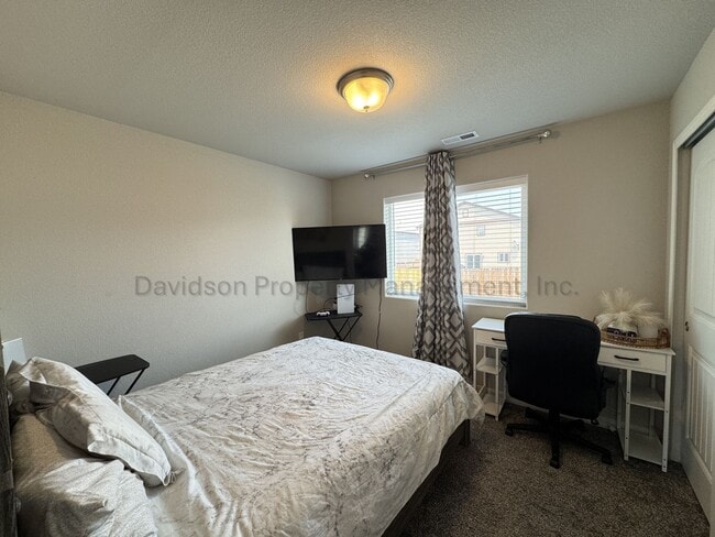 Building Photo - 11054 Avena Rd