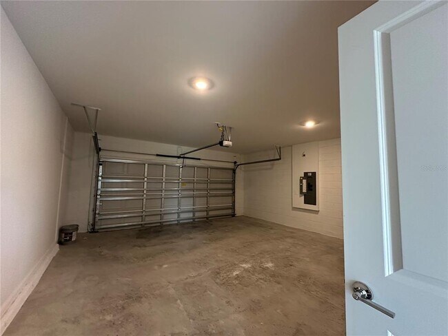 Building Photo - 5695 Ficus Aurea St