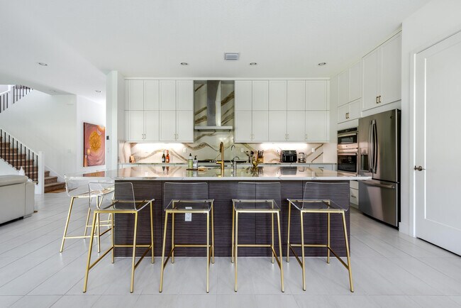 Building Photo - 8131 Laurel Falls Dr