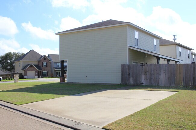 Building Photo - 2717 Horse Haven Ln