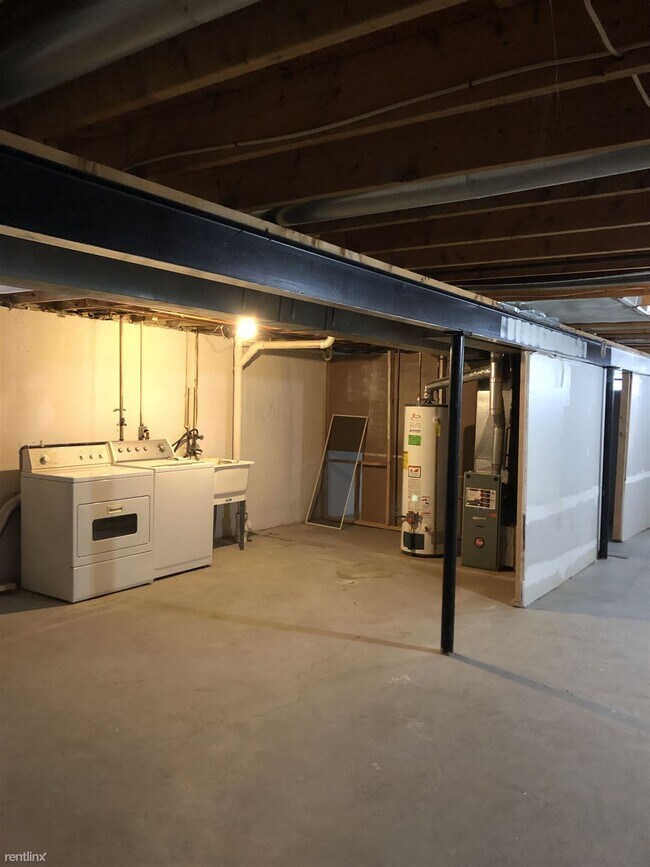 Building Photo - 3 br, 1 bath House - 563 E Guthrie Ave