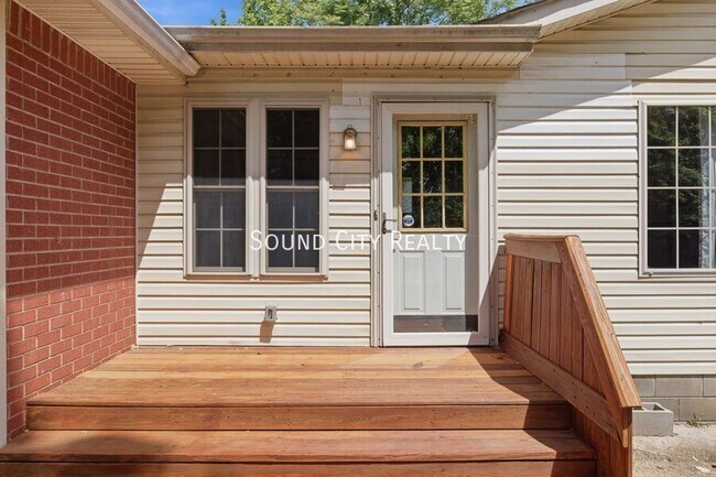 Building Photo - 7016 Bonnalake Dr