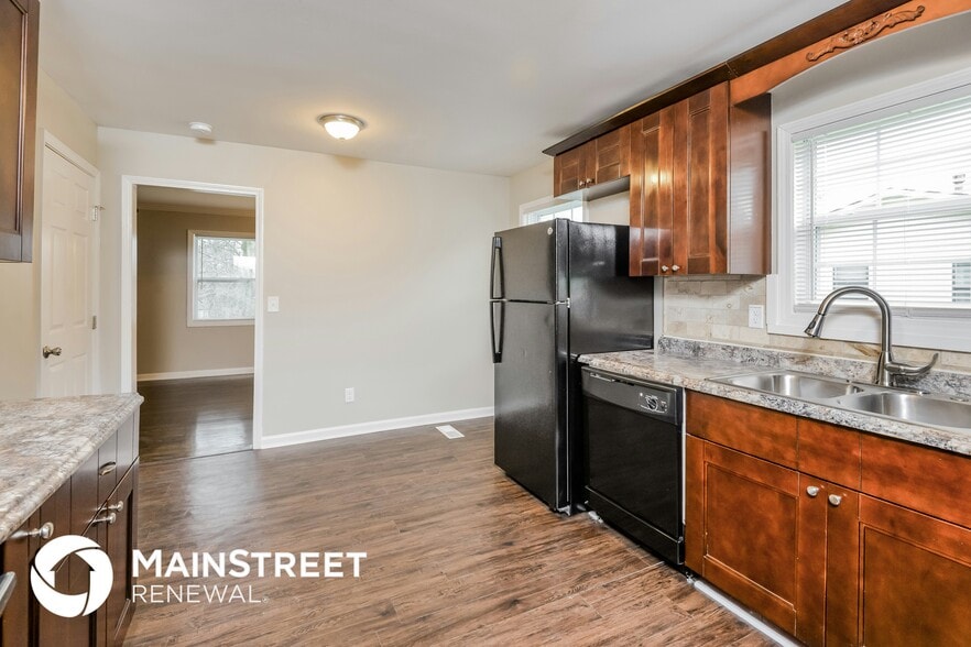 Building Photo - 716 71st Pl S