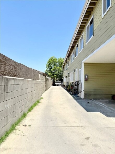 Building Photo - 3250 Andrita St