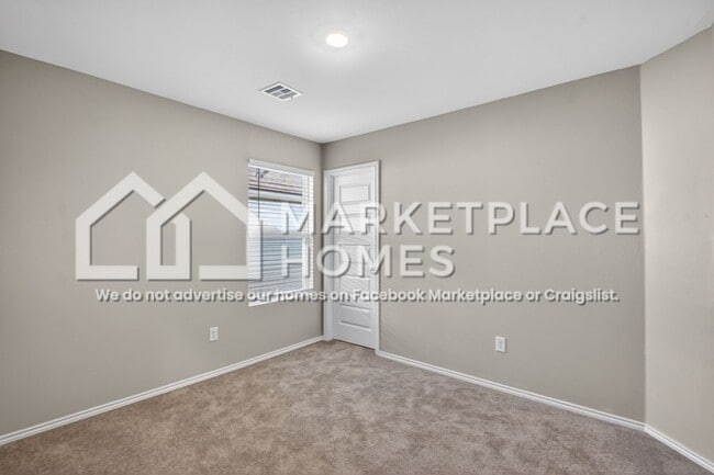 Building Photo - 812 NE 102nd Ter