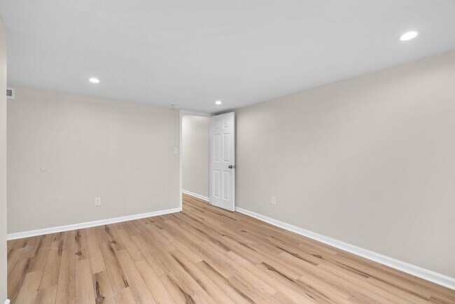 Building Photo - 2202 E Fayette St