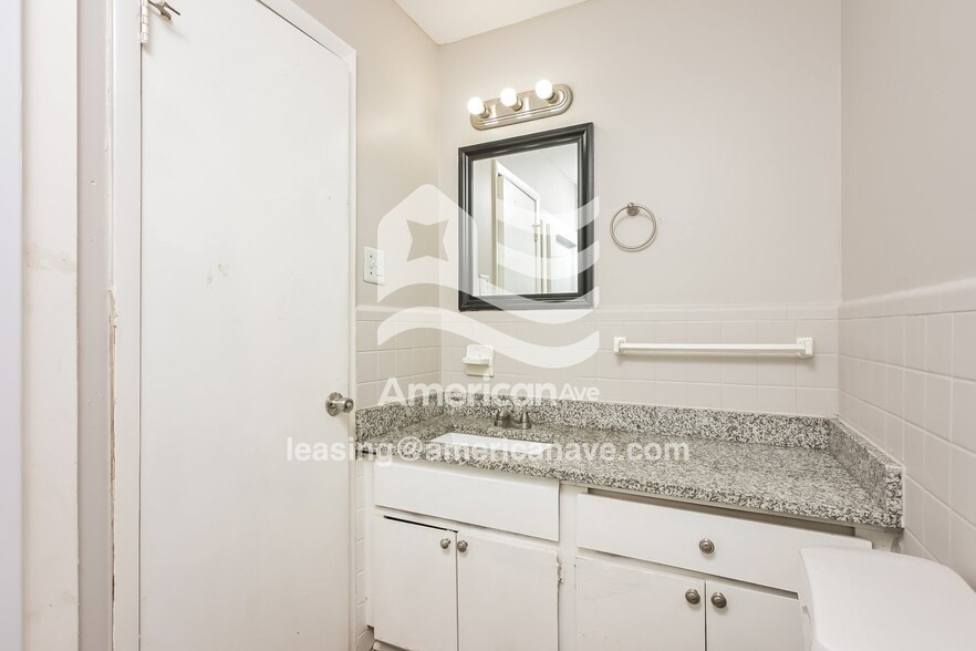 Building Photo - 426 Northside Dr
