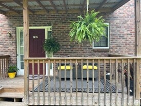 Building Photo - 789 Barnes Mill Trce