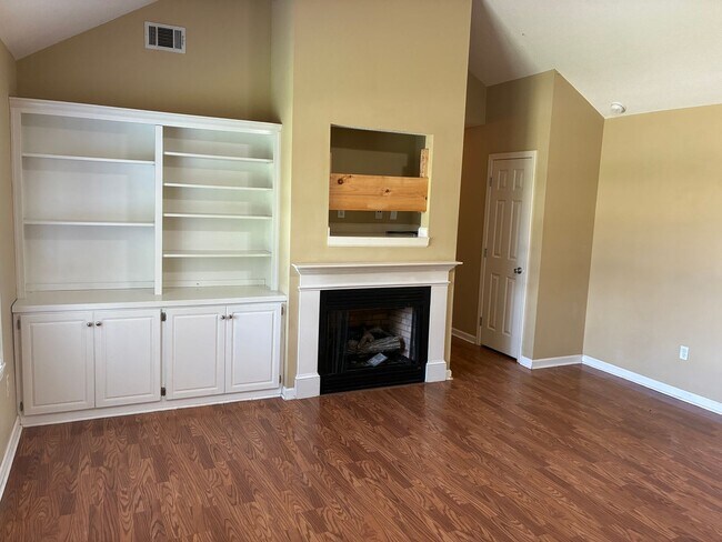 Building Photo - 112 Eagle Pt Lp