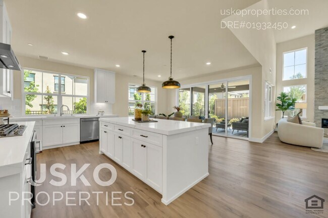Building Photo - 7095 Soleil Wy