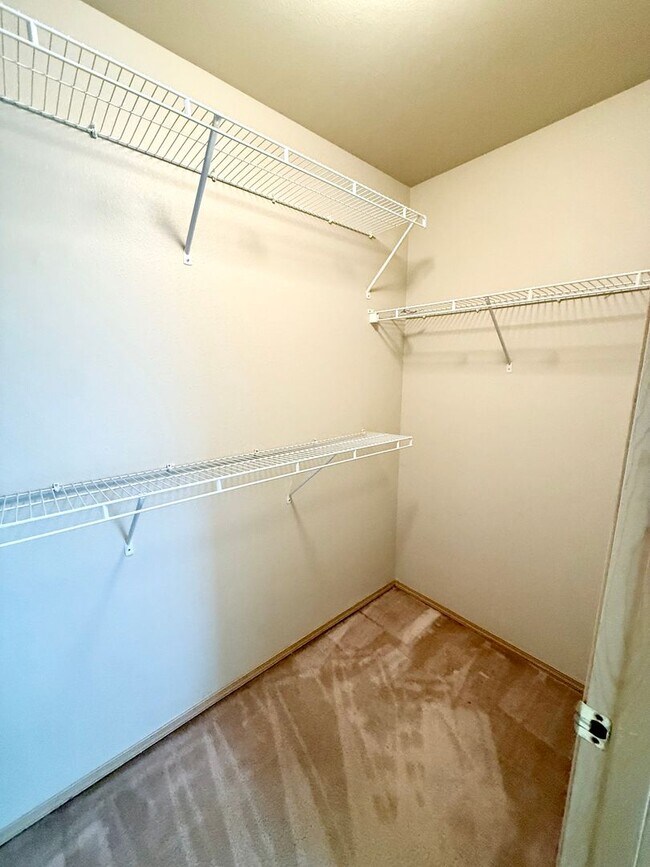 Building Photo - **** Application pending ****