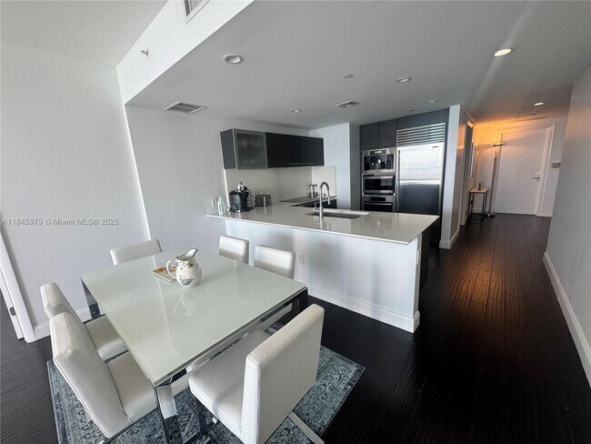 Building Photo - 17001 Collins Ave
