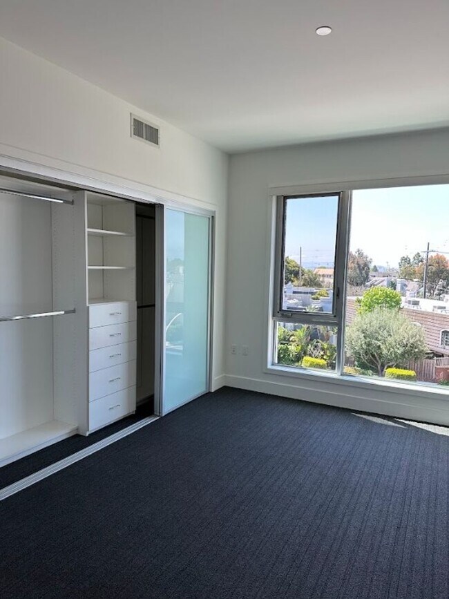 Building Photo - Wembly Park - Ashely Rental Income