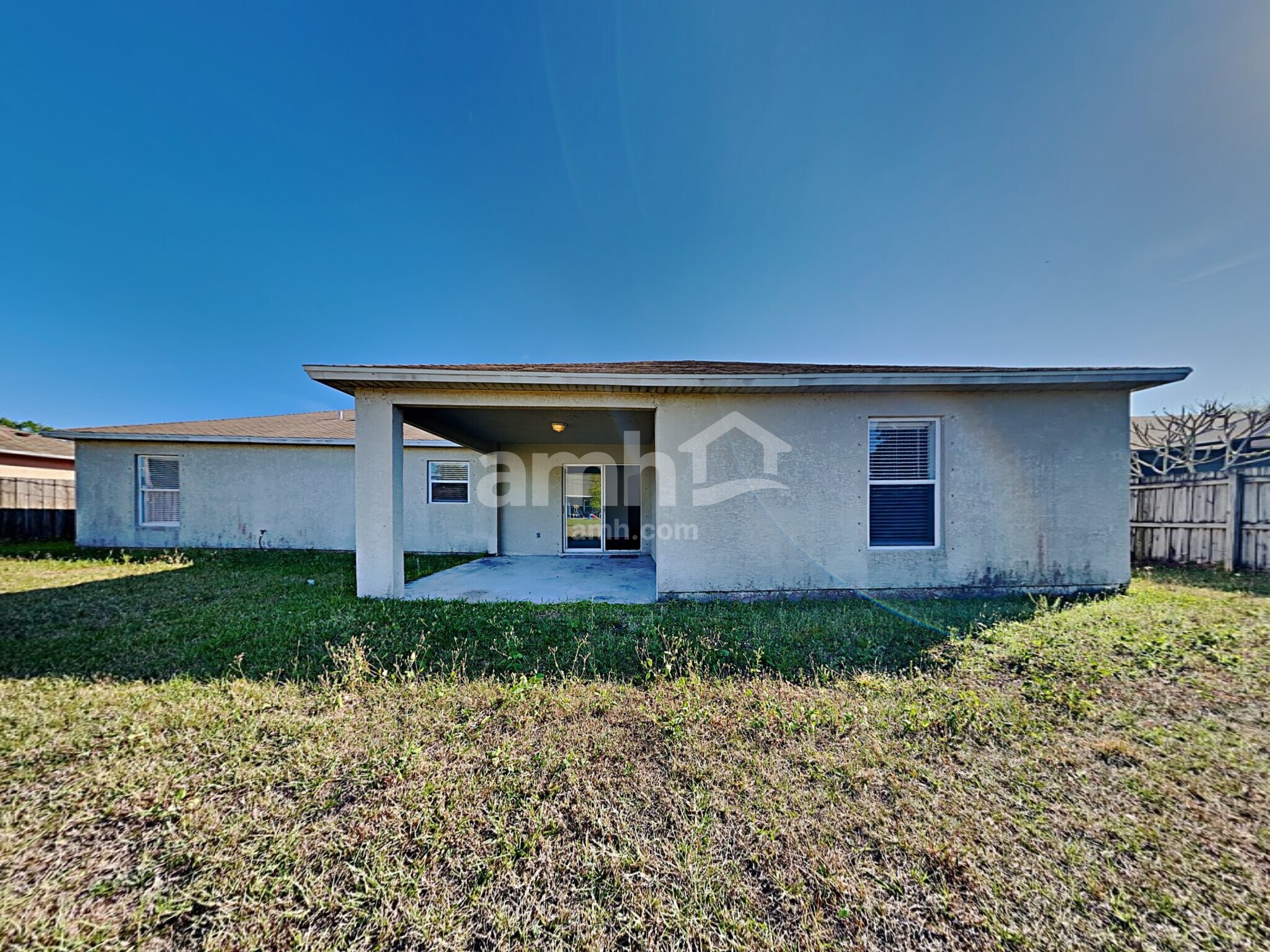 Building Photo - 581 NW Goldcoast Ave