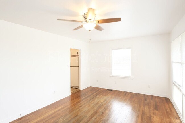 Building Photo - 3006 Manor Dr