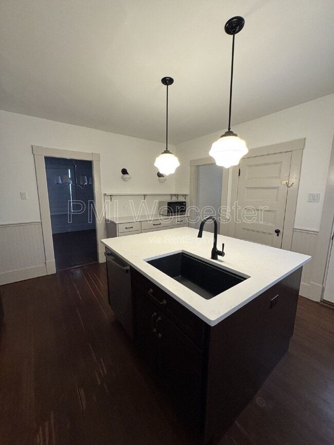 Building Photo - 161 Lincoln St