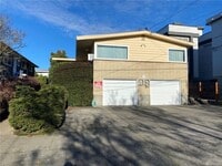Building Photo - 2bd/1ba Seattle Triplex