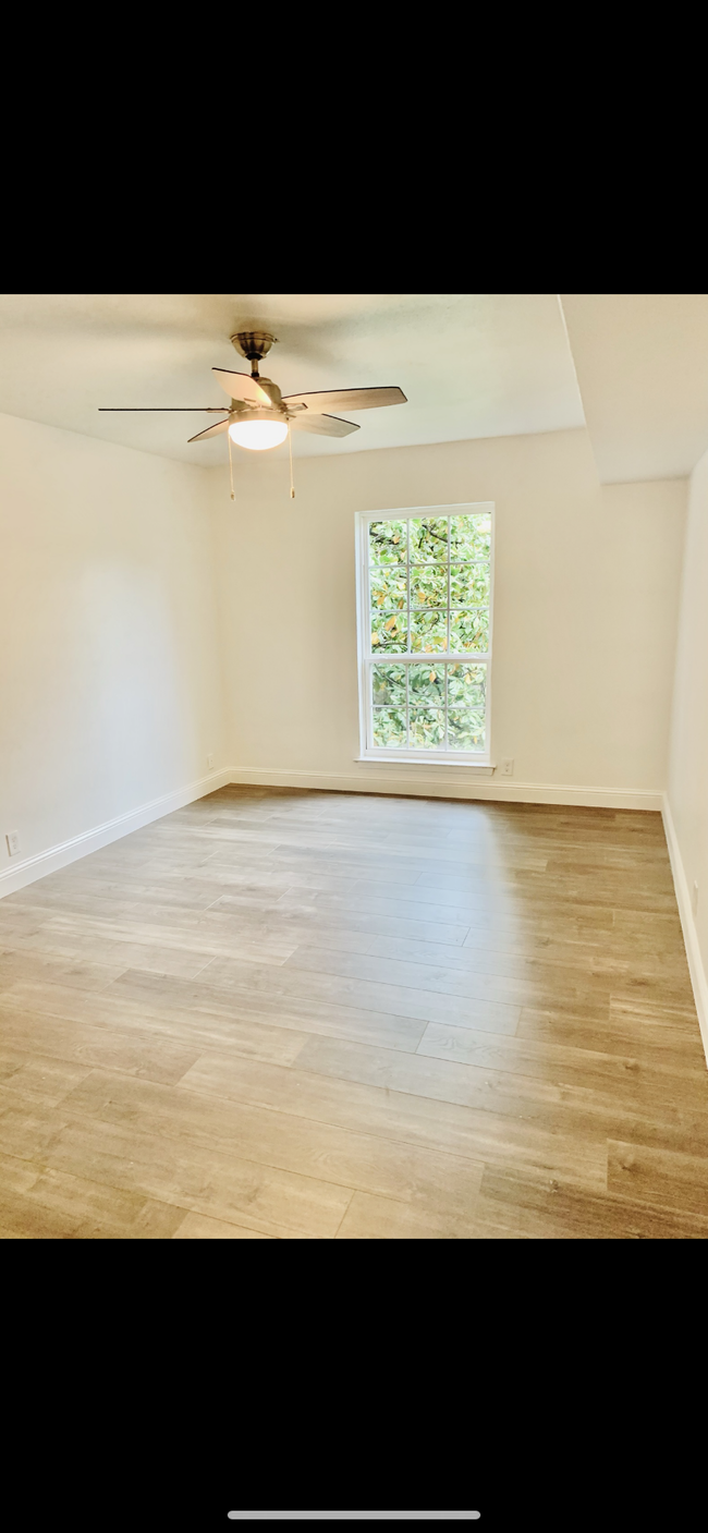 Building Photo - 5311 Fleetwood Oaks Ave