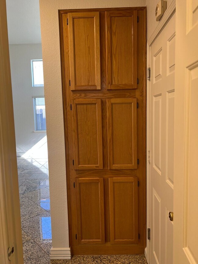 Building Photo - LOVELY 4 BEDROOM HOME IN LAGUNA CREEK!