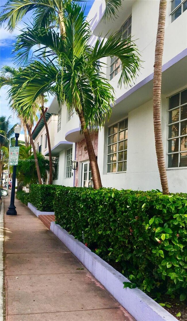 Building Photo - 610 8th St