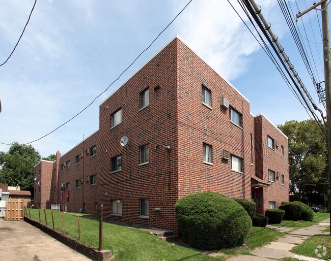 Building Photo - Linwood Manor