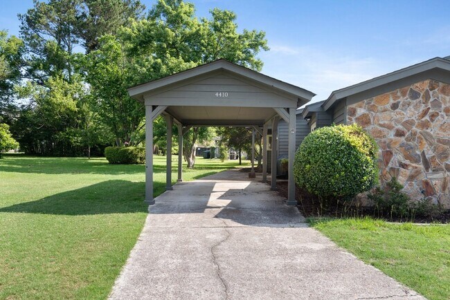 Building Photo - 4410 Goshen Lake Dr S