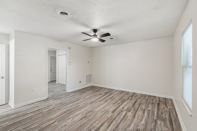 Building Photo - 5205 Cub Cir