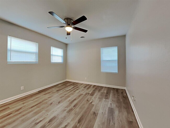 Building Photo - 3 BR/1.5BA | Renovated Single Family Home | 1-Car Carport | Fenced backyard!