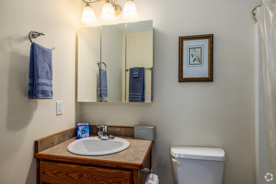 2BR, 2BA - 1250SF - Second Bathroom - Sanibel Executive Suites