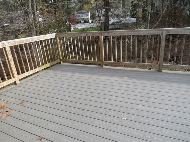 Building Photo - Derry Townhouse for Rent- 2 Bedrooms + Loft!  Available Nov 15!