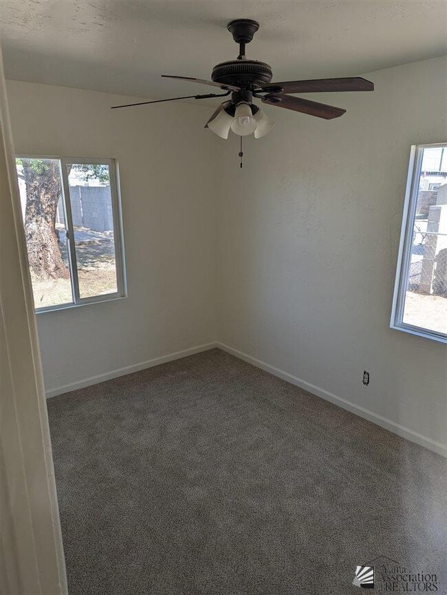 Building Photo - 1710 S 11th Ave