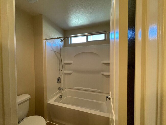 Building Photo - 3-Bedroom Home in Southwest Las Vegas – En...