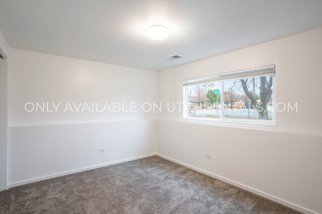Building Photo - 893 N 500 E