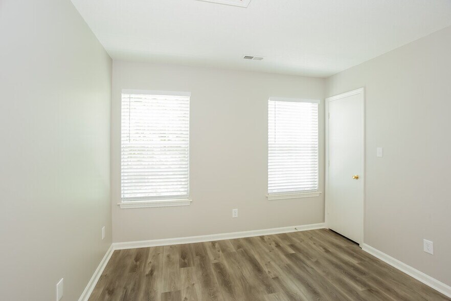 Building Photo - 10433 Battle Ct