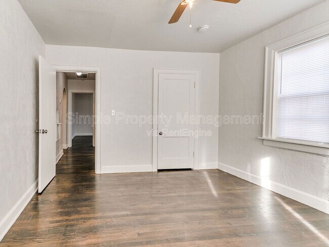 Building Photo - 946 East Dr