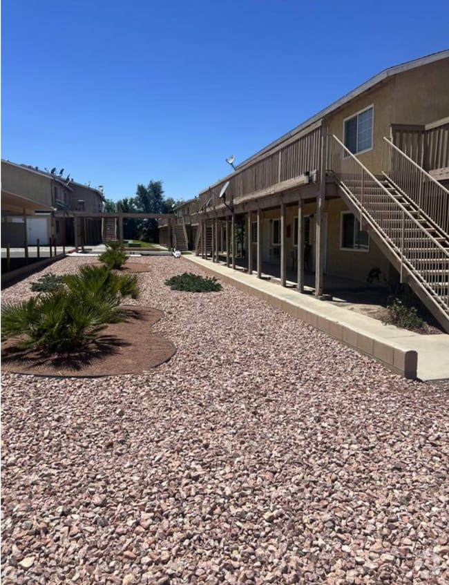 Building Photo - Single Story 1 Bedroom Apartments for Rent!