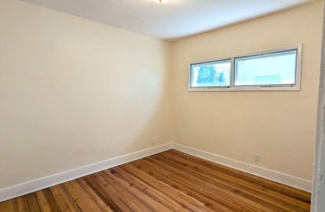 Building Photo - 969 Fleming- 2 bedroom house with basement and garage