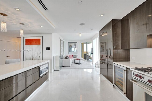 Building Photo - 17875 Collins Ave