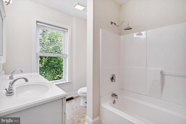 Building Photo - 220 S Matlack St