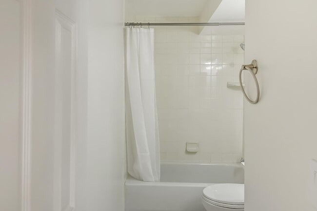 Building Photo - 5004 E Hinsdale Pl