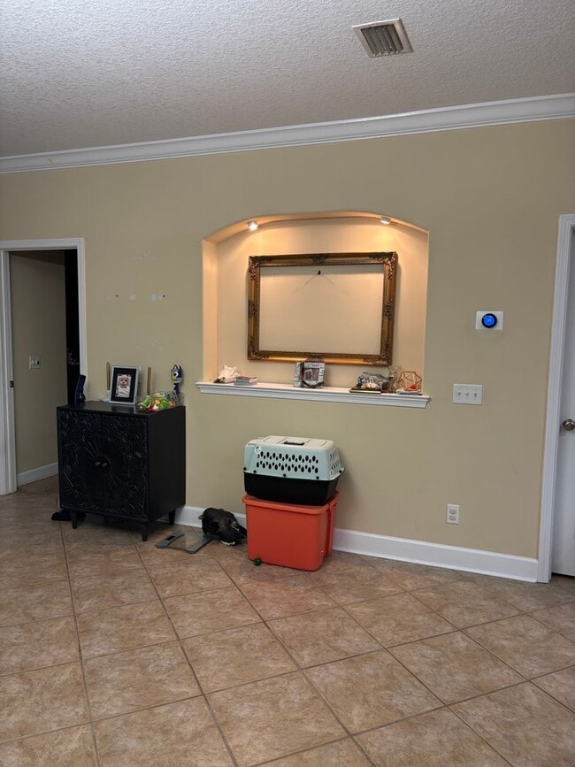 Building Photo - Rare find! 4/2 in Laurel Island
