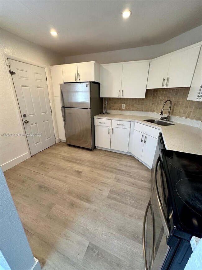 Building Photo - 6201 N Falls Cir Dr